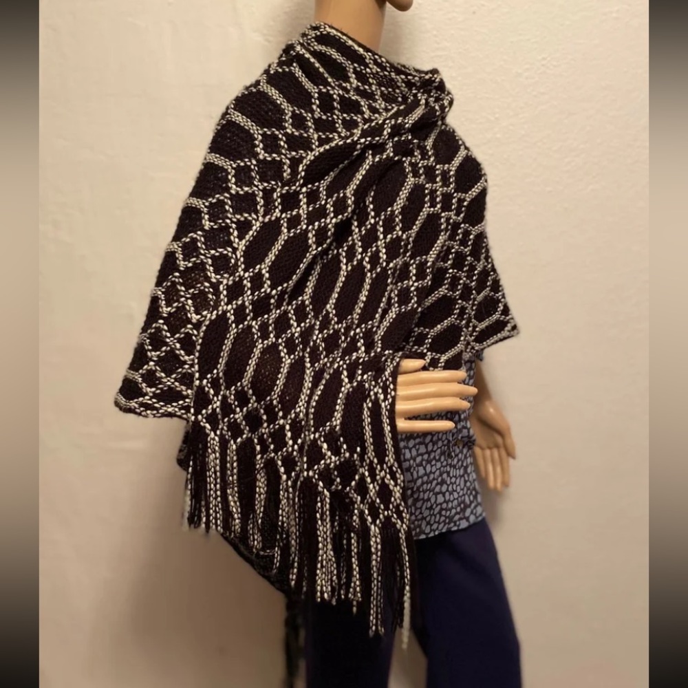 black and white poncho one size